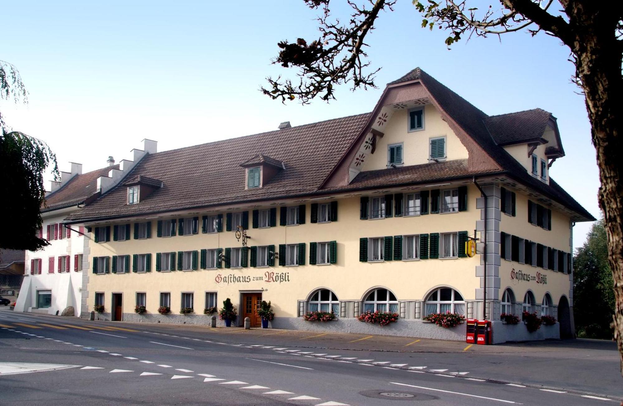 Gasthaus Zum Roessli Hotel Triengen Exterior photo